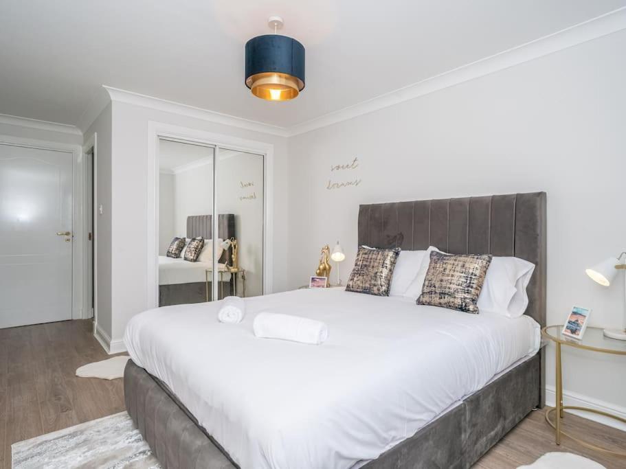 Luxury 2Bed 2Bath Flat In City Centre- Free Parking! Apartment Edinburgh Luaran gambar